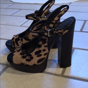 Pelle Moda calf hair leopard print pump